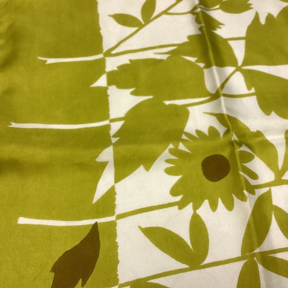 Green white vintage scarf, seriousVERA VIBES SILK - Picture 6 of 6